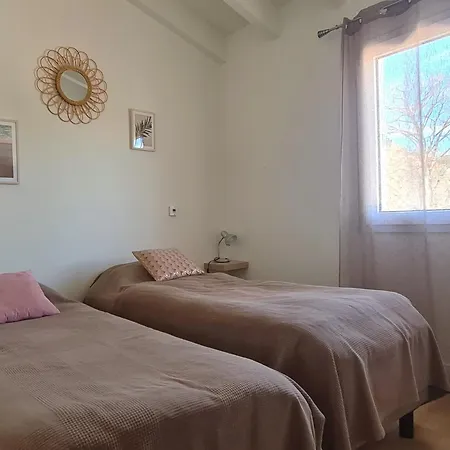 T3 Avec Mezzanine Et Terrasse Au Coeur De Collioure, Proche Plages Et Commerces - Fr-1-309-431 *
